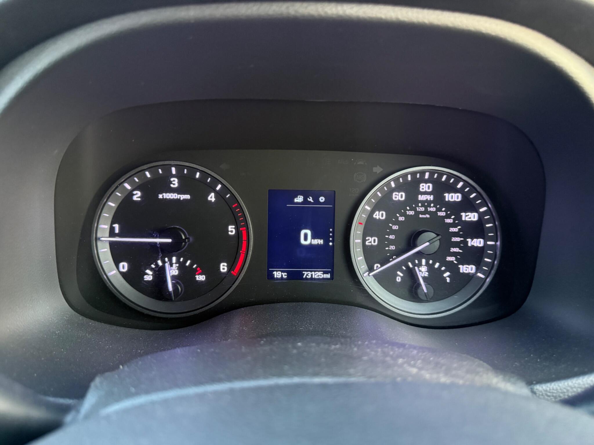 Hyundai TUCSON 2.0 CRDi Premium SE 4WD Euro 6 5dr — photo 96 of 102